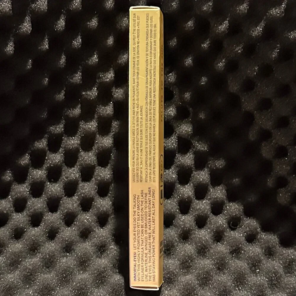 UOMA Salute to the Sun - Nefertiti Kuul Eyeliner